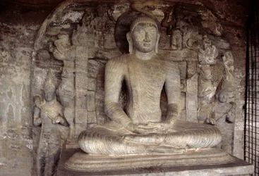 座っている仏、Vijjadhara洞窟、Gal Vihara（花崗岩）
